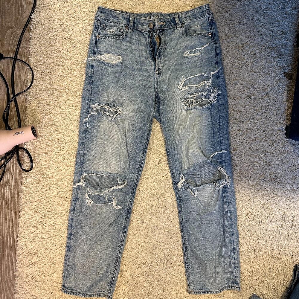 AE distressed mom straight jeans - size 10 short